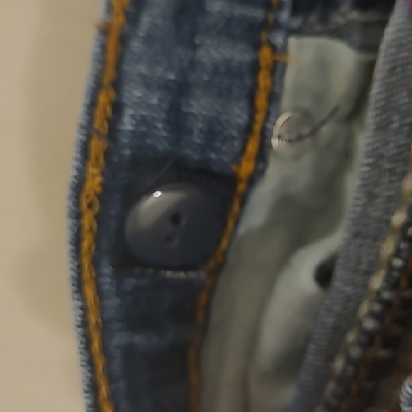 Vigoss 6X girl jeans with star embellishments on back packets - Picture 10 of 10